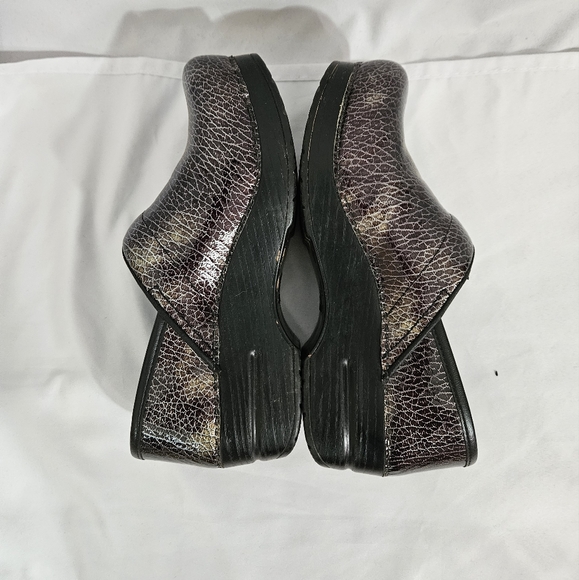 Dansko black crackled design clogs women's size 37 - Picture 5 of 11